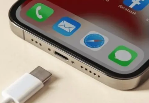 科尔沁右翼前苹果15维修分享iPhone15改USB-C接口后能和安卓用户互借充电器吗 